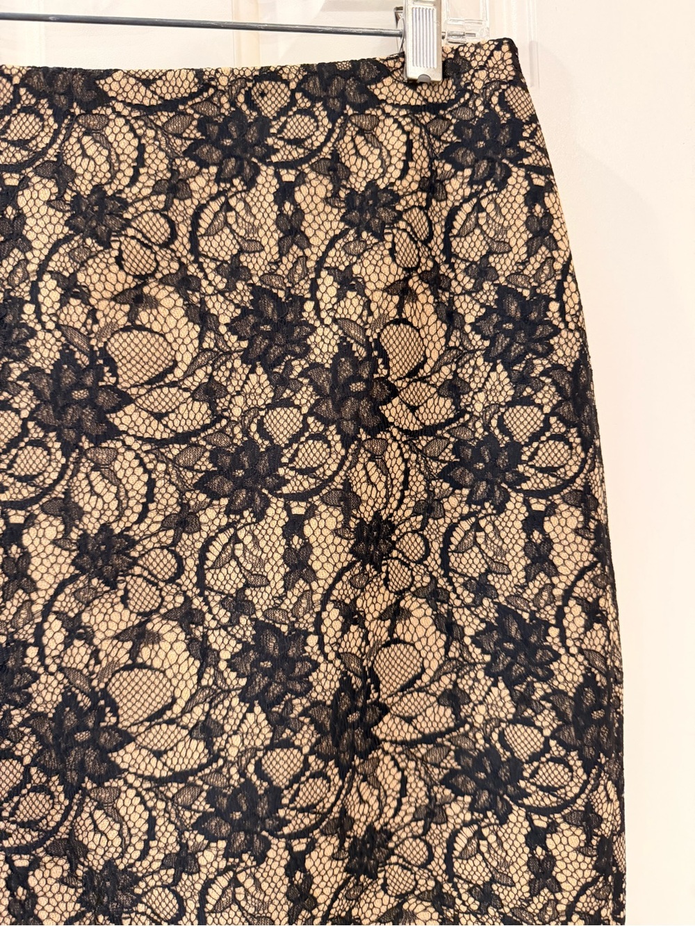 Talbots Black Lace Overlay Pencil Skirt - Nude Base, Fully Lined, Back Zip, Sz 4 - Picture 3 of 16